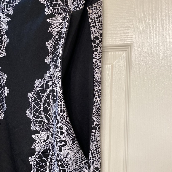 Alfani Petite short sleeve black and white dress - Picture 12 of 12